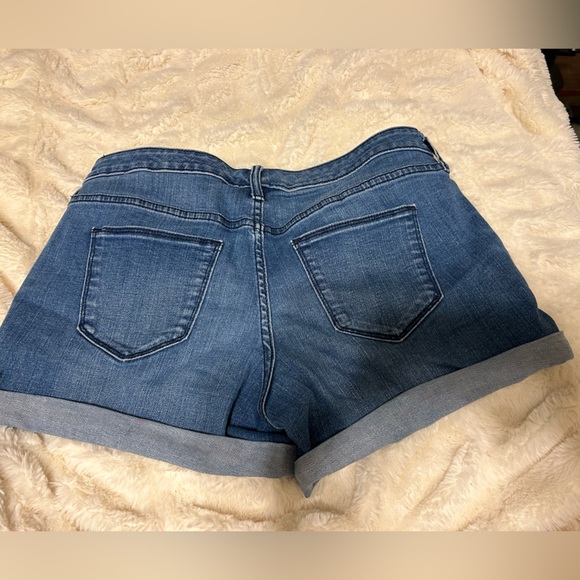 Universal Thread Cuffed Mid Rise MIDI Denim Shorts Sz 10 Perfect Jean Shorts! - Picture 2 of 2